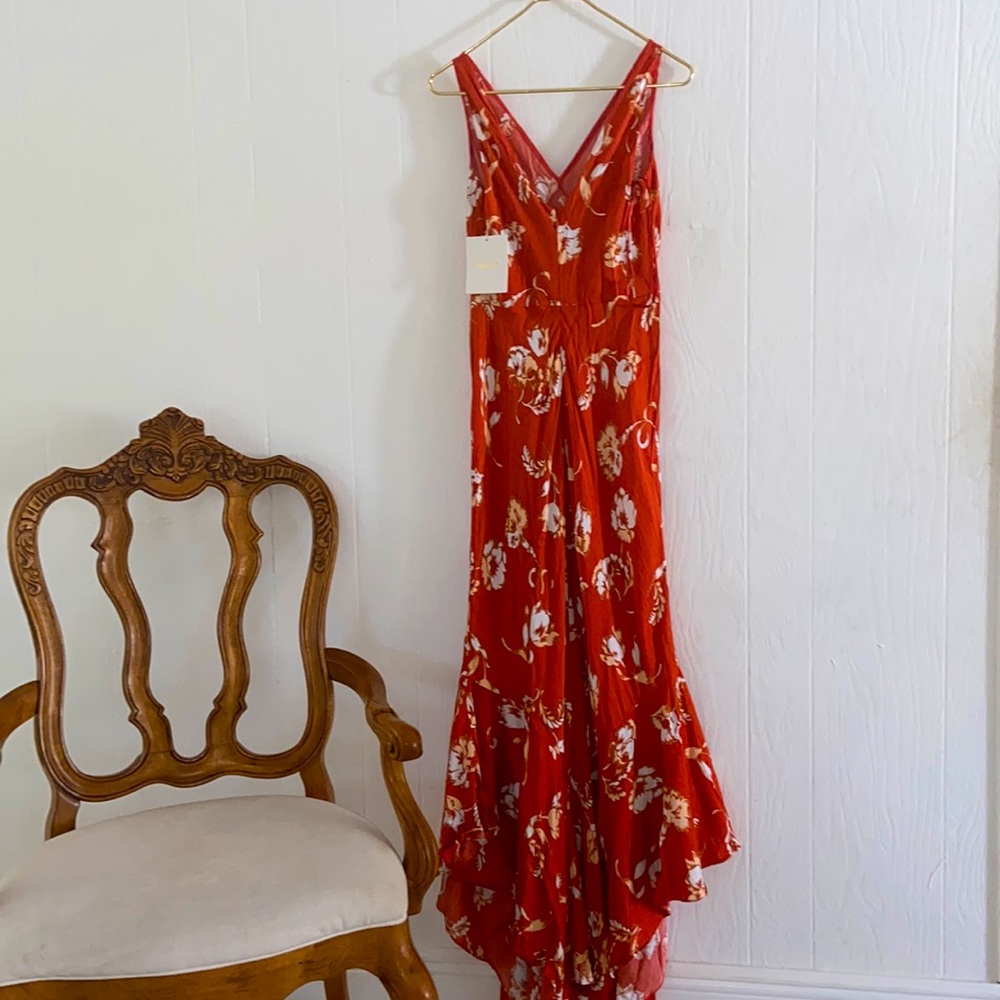 DIANE VON FURSTENBERG size 4 with beautiful white flowers. - Picture 2 of 8